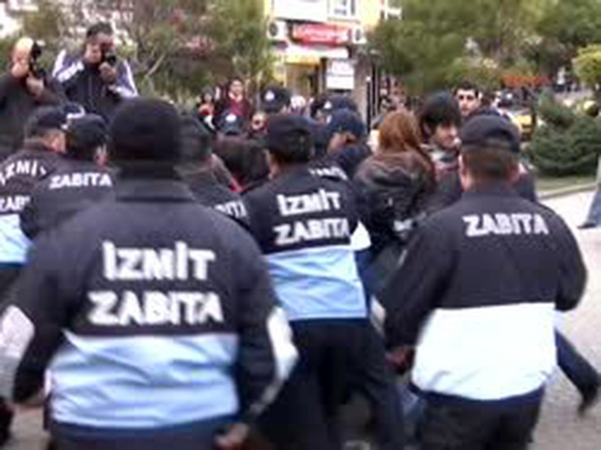 Gözaltıları Protesto Eden 11 Liseliye Karga Tulumba Gözaltı