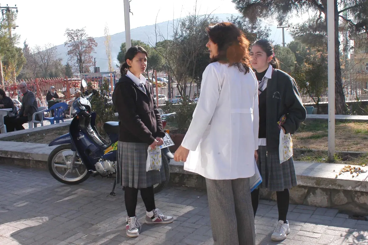Yurtta Kalan Öğrenciler Yemekten Zehirlendi