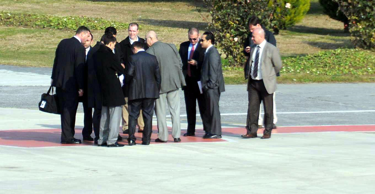 Biden İçin Apronda İnceleme