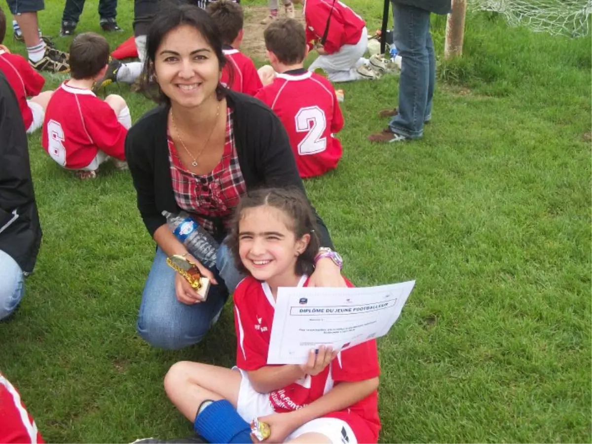 Denizlili Gizem\'in Futbol Tutkusu