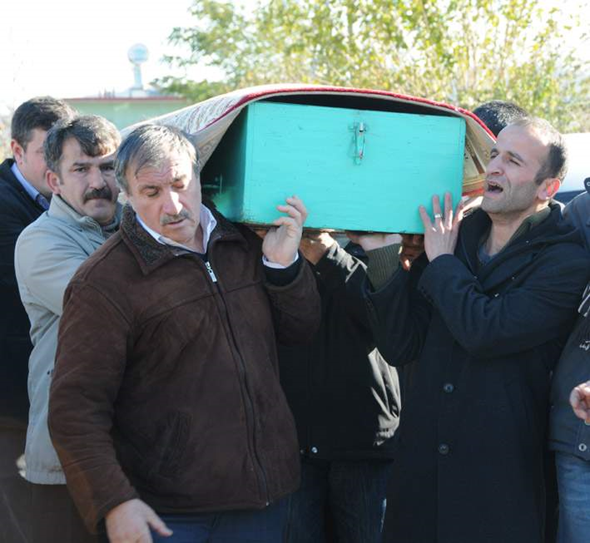 Esra Öğretmen, Karnında Bebeğiyle Defnedildi