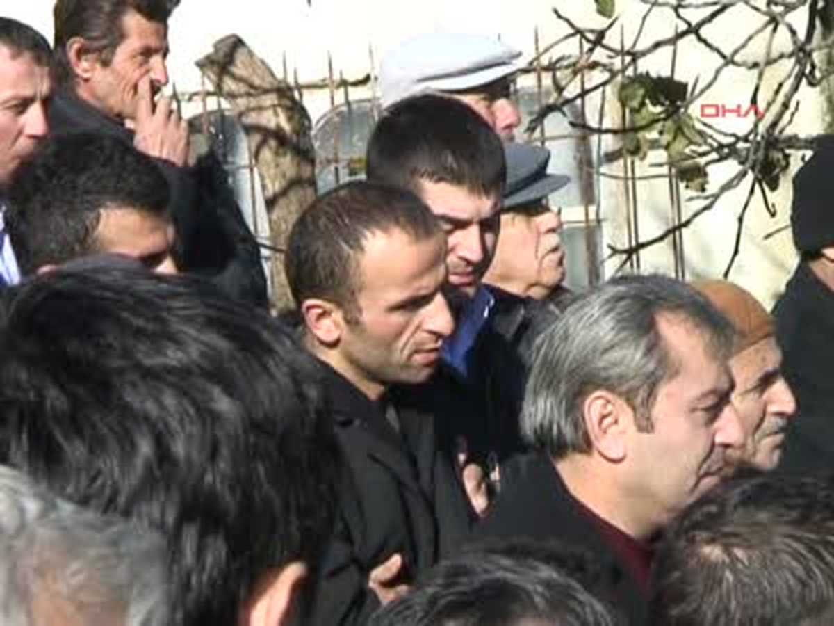 Esra Öğretmen Karnındaki Bebeğiyle Defnedildi