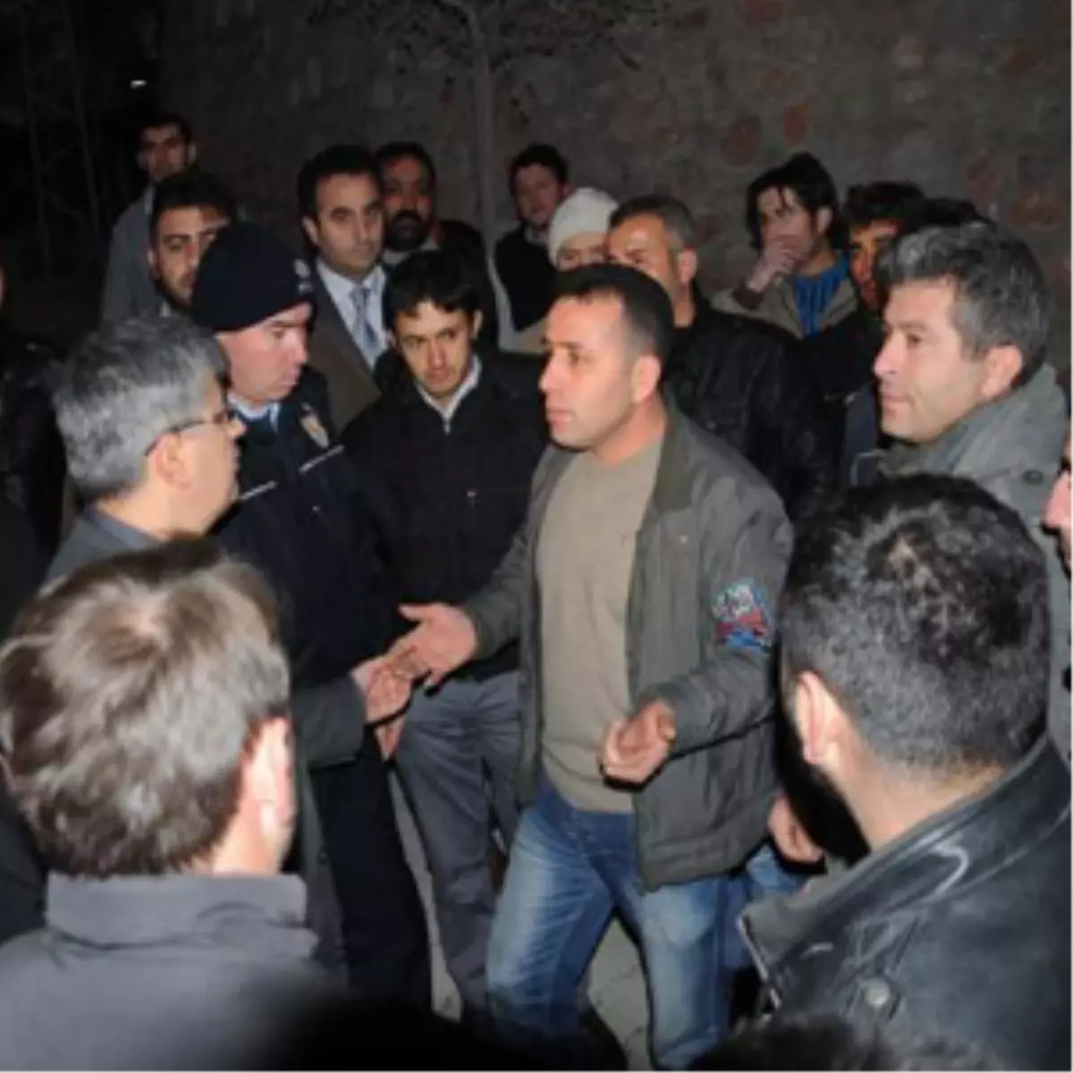 İşçilerin \'Çiş\' Kavgası