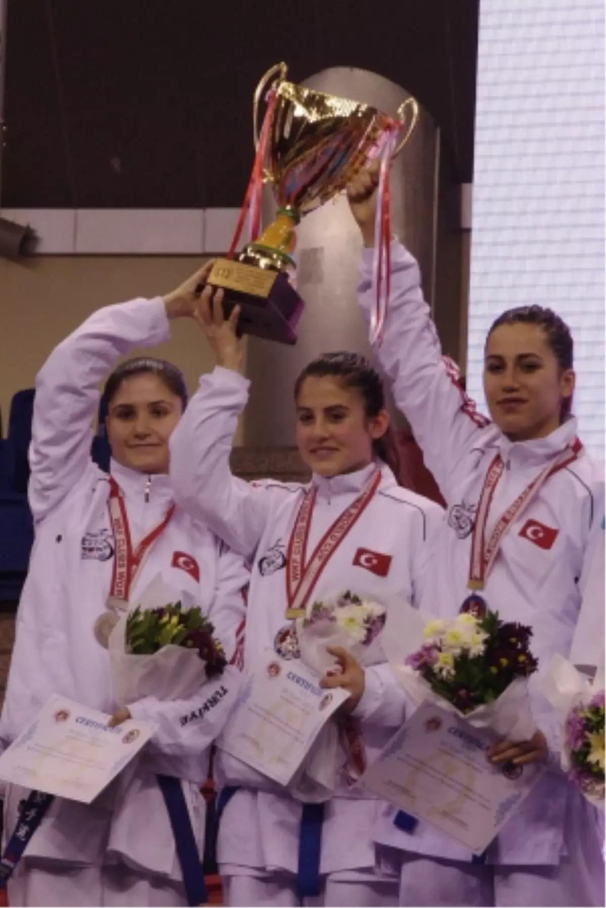 Yenilmeden Dünya 2.si Oldular