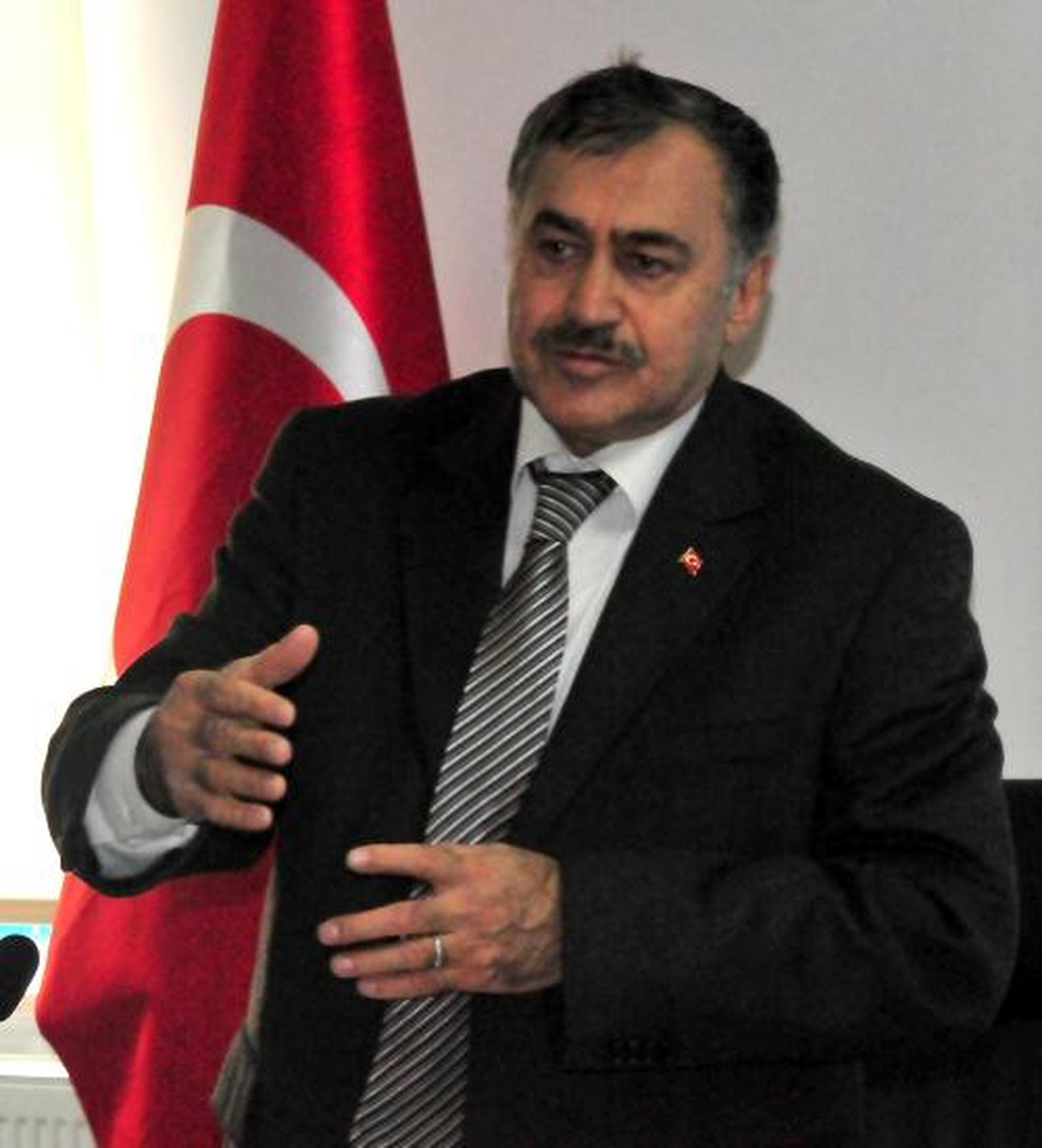Bakan Eroğlu; Van'da Yatırımlar Devam Edecek