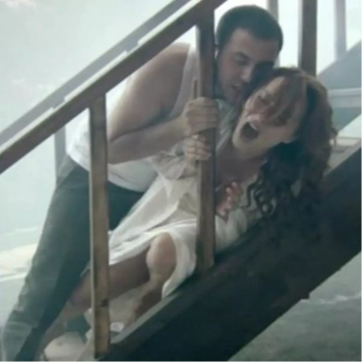 Cemile\'den Çok Cesur Bir Sahne