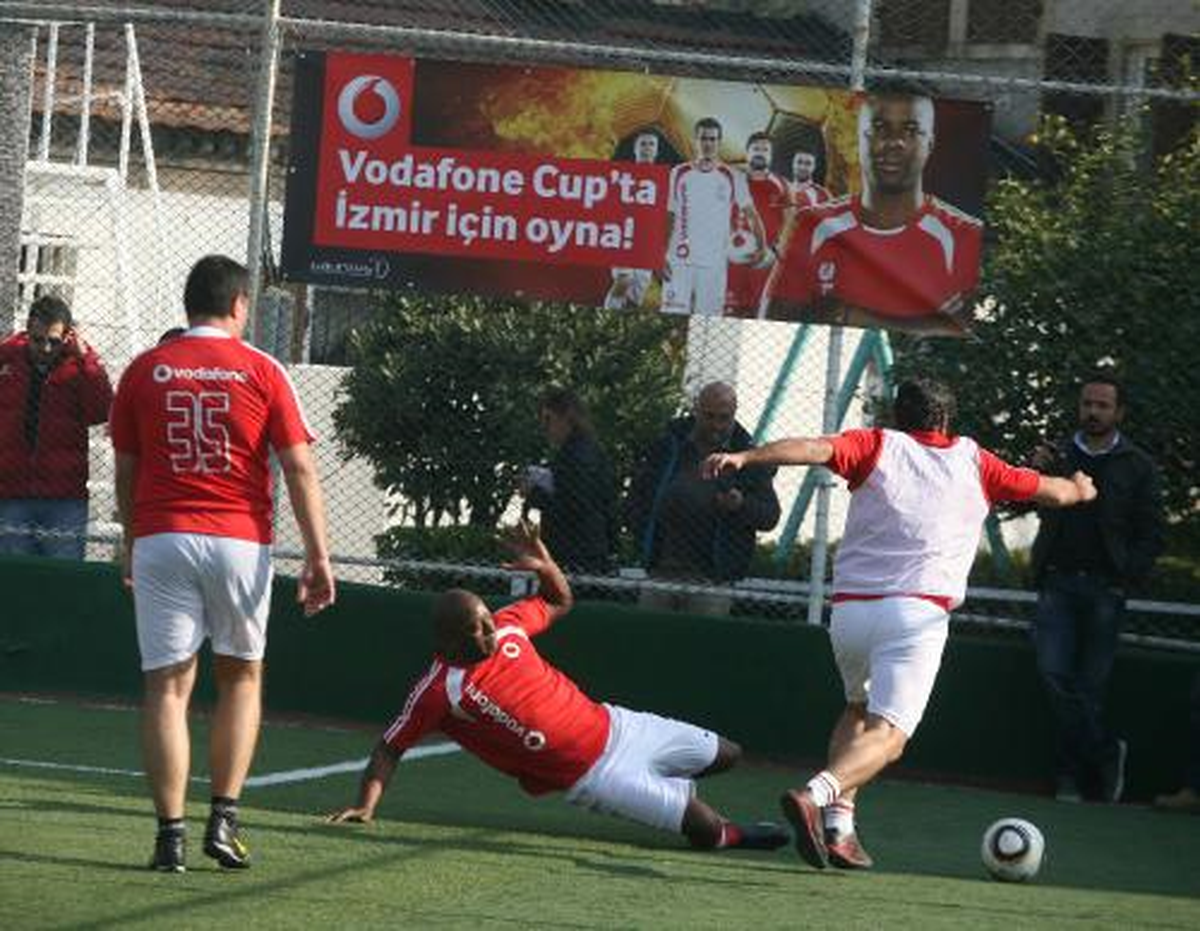 İzmir'de Vodafone Cup'ın Tanıtımını Nouma Yaptı