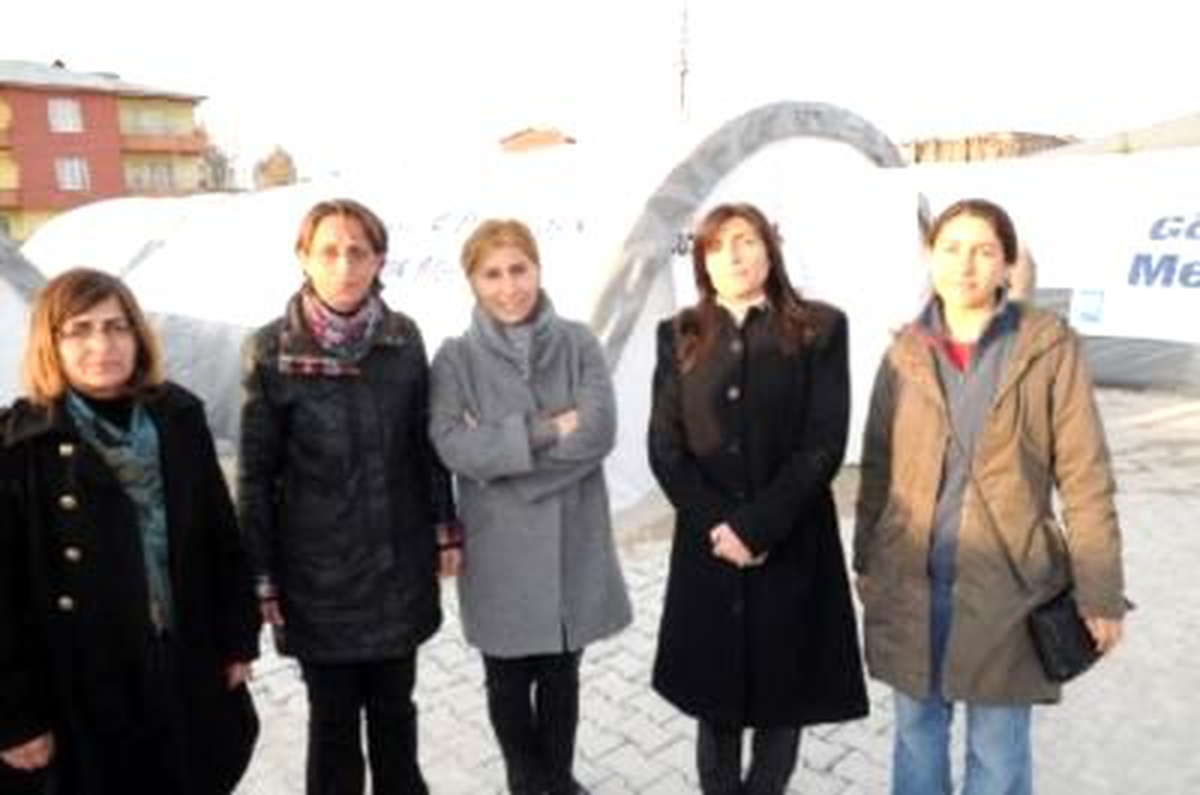 BDP'li Kadın Belediye Başkanları, Van İçin Yardım Çağrısı Yaptı