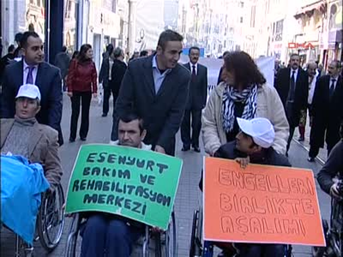 Beyoğlu'nda 'engelsiz Adımlar' Yürüyüşü