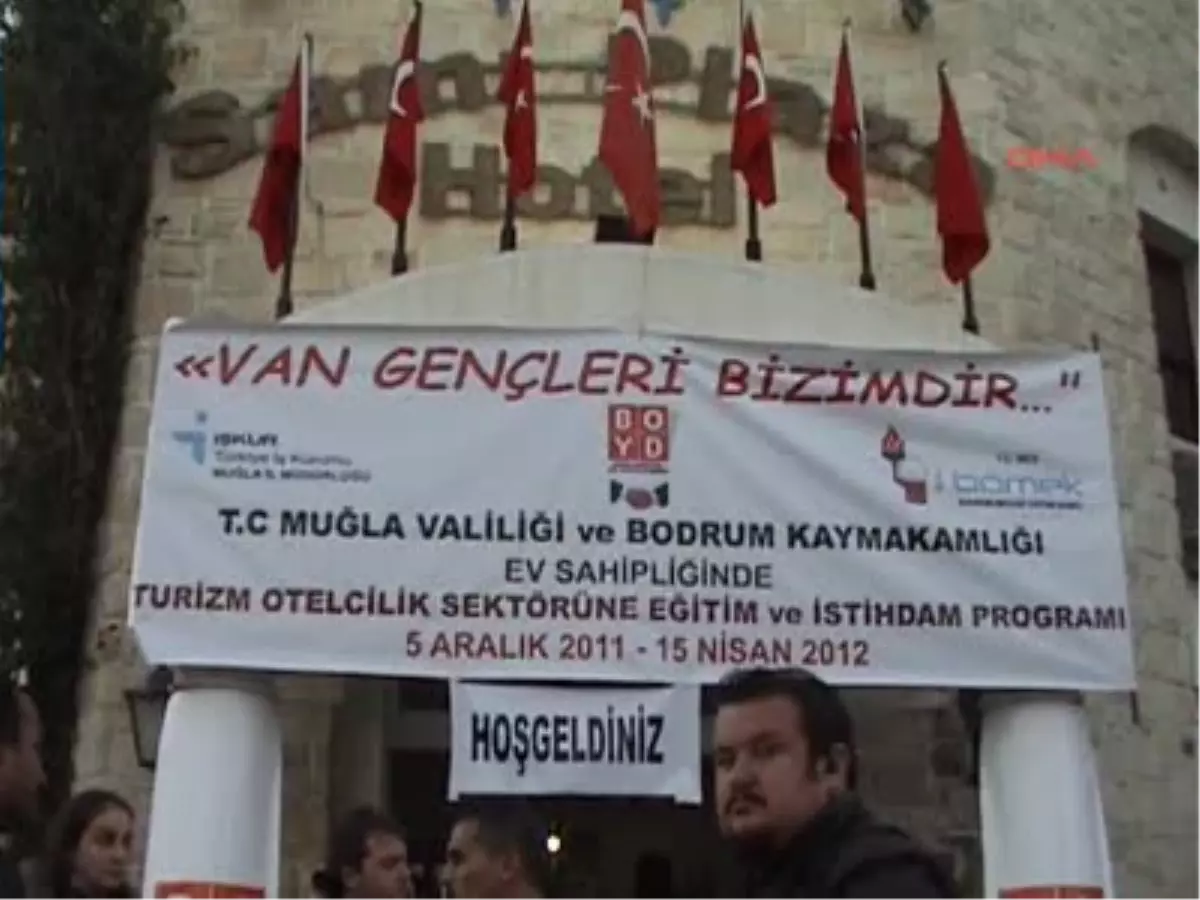 Depremzede 50 Van\'lı Genç Bodrum\'da