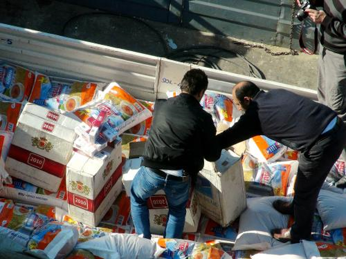 Kaçak Sigaraları 100 Polis 10 Saatte Sayabildi