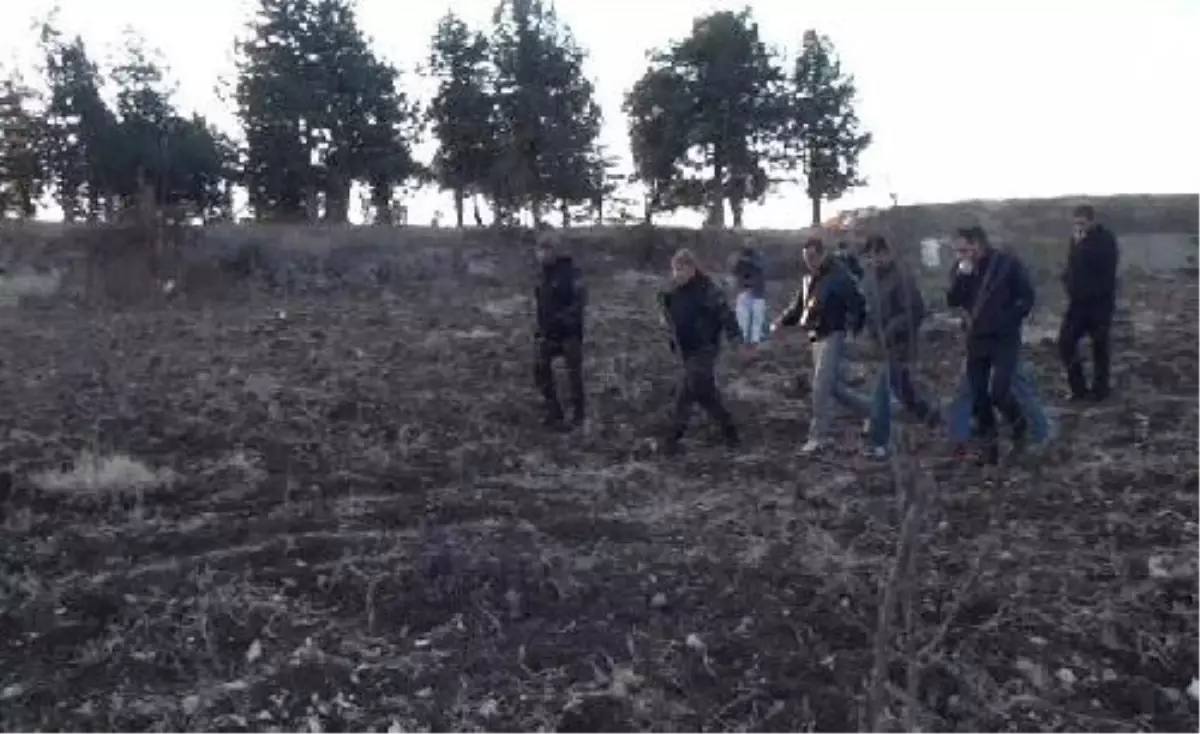 PKK\'lıların Toprağa Gömdüğü Yaşam Malzemeleri Bulundu