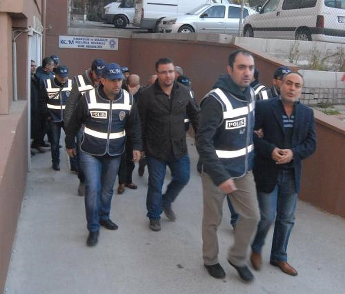 Ünlülerin Çetesine 16 Tutuklama