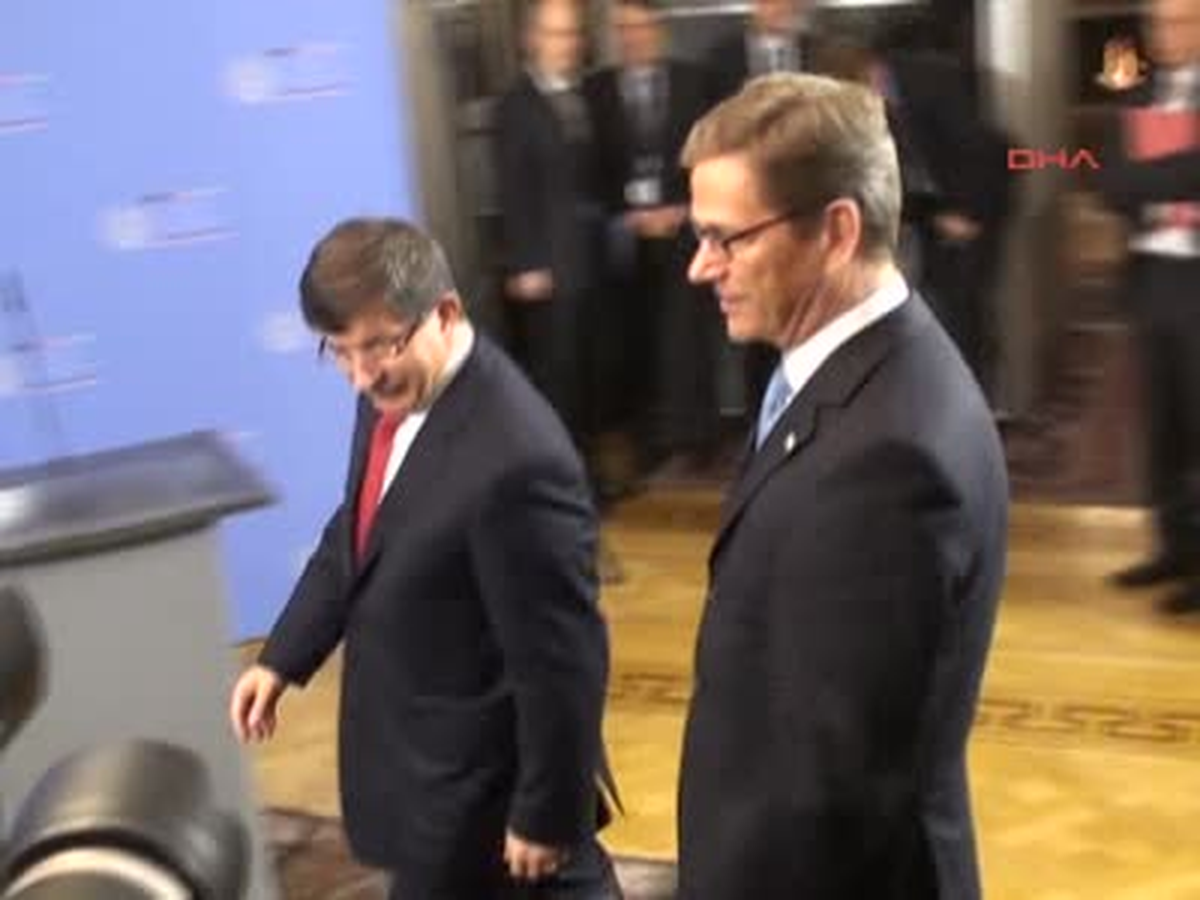1 Davutoğlu: 'Tüm Bağlantılar Ortaya Çıkartılmalı'