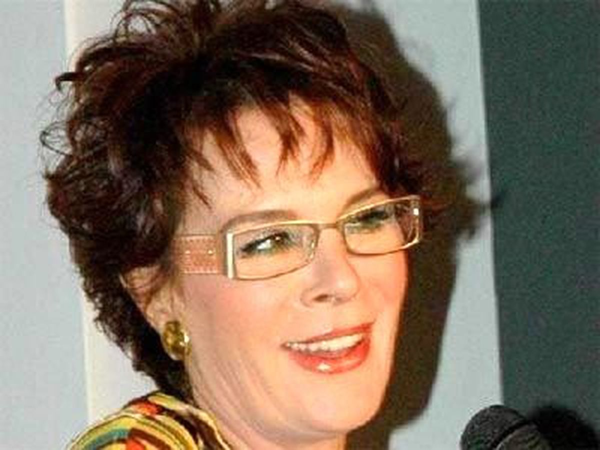 Hülya Koçyiğit'e Başarı Ödülü