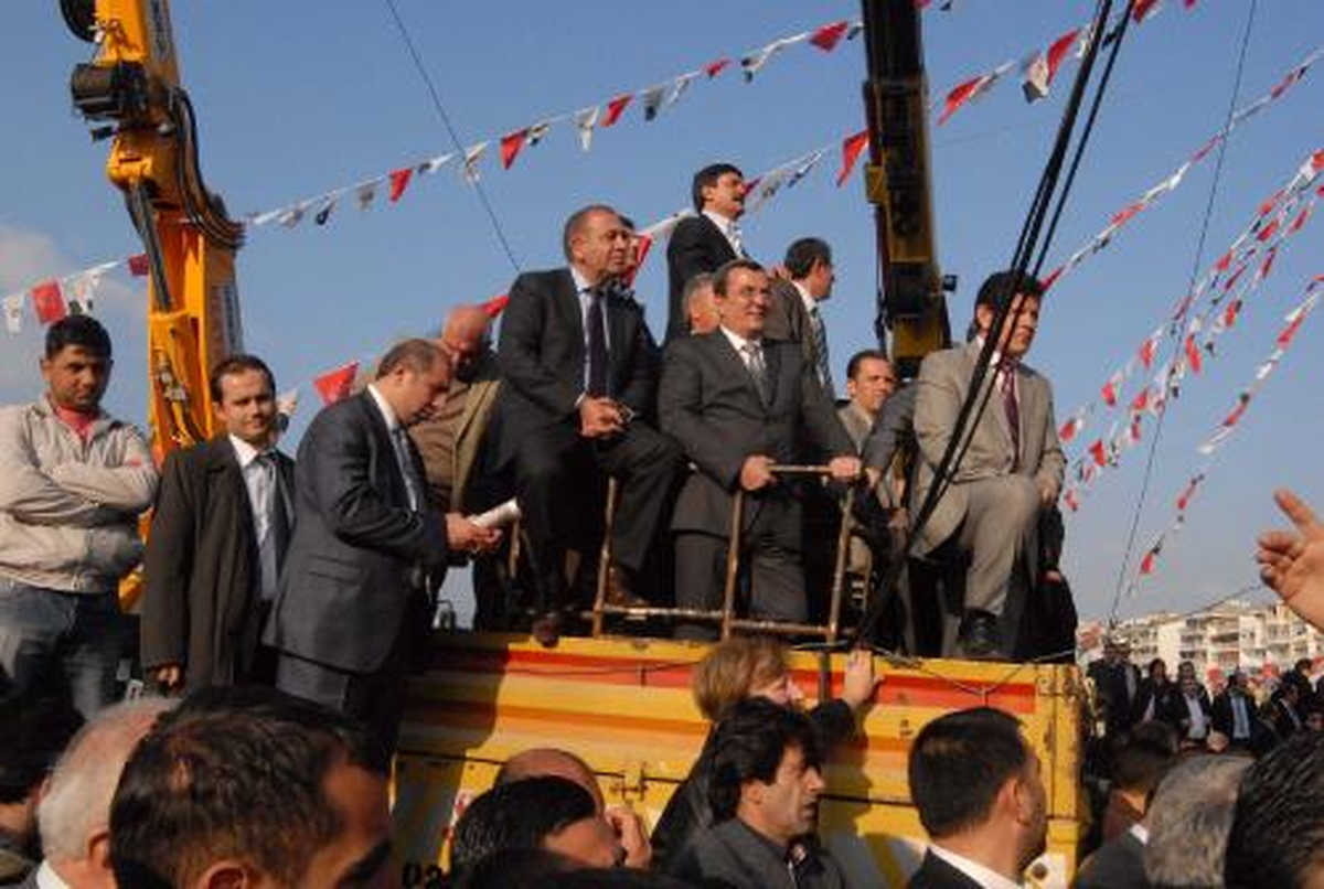 Kılıçdaroğlu AK Parti\'yi Topa Tuttu