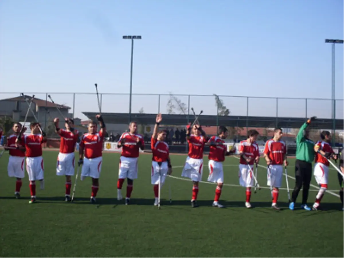 Gollere Şahinbey\'in Direkleri Engel Oldu