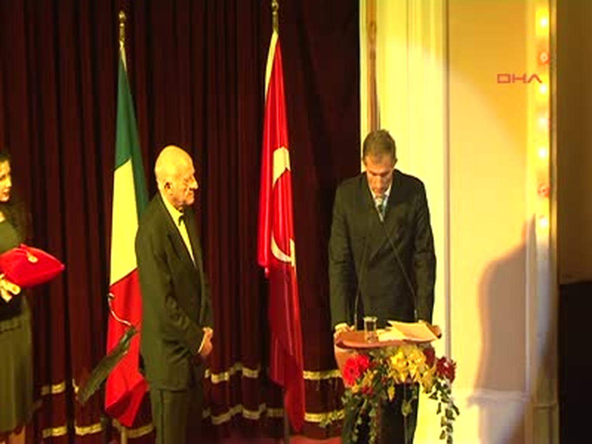 İnan Kıraç'a Fransız Liyakat Nişanı