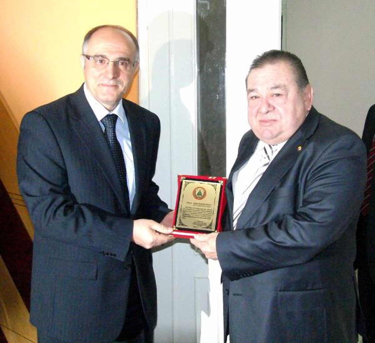130 Öğrenciyi Çanakkale'ye Gönderenlere Plaket