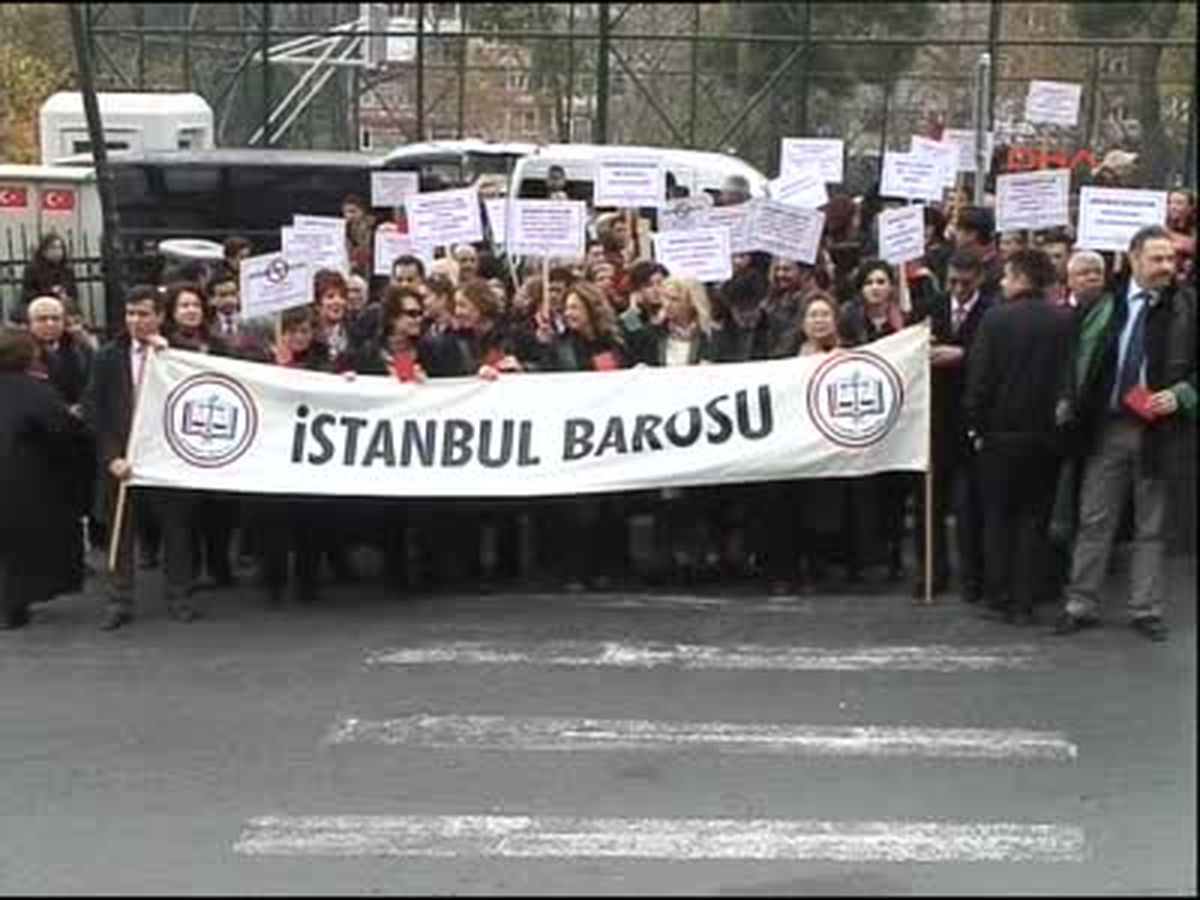 Avukatlardan 'Konferans Baskını'