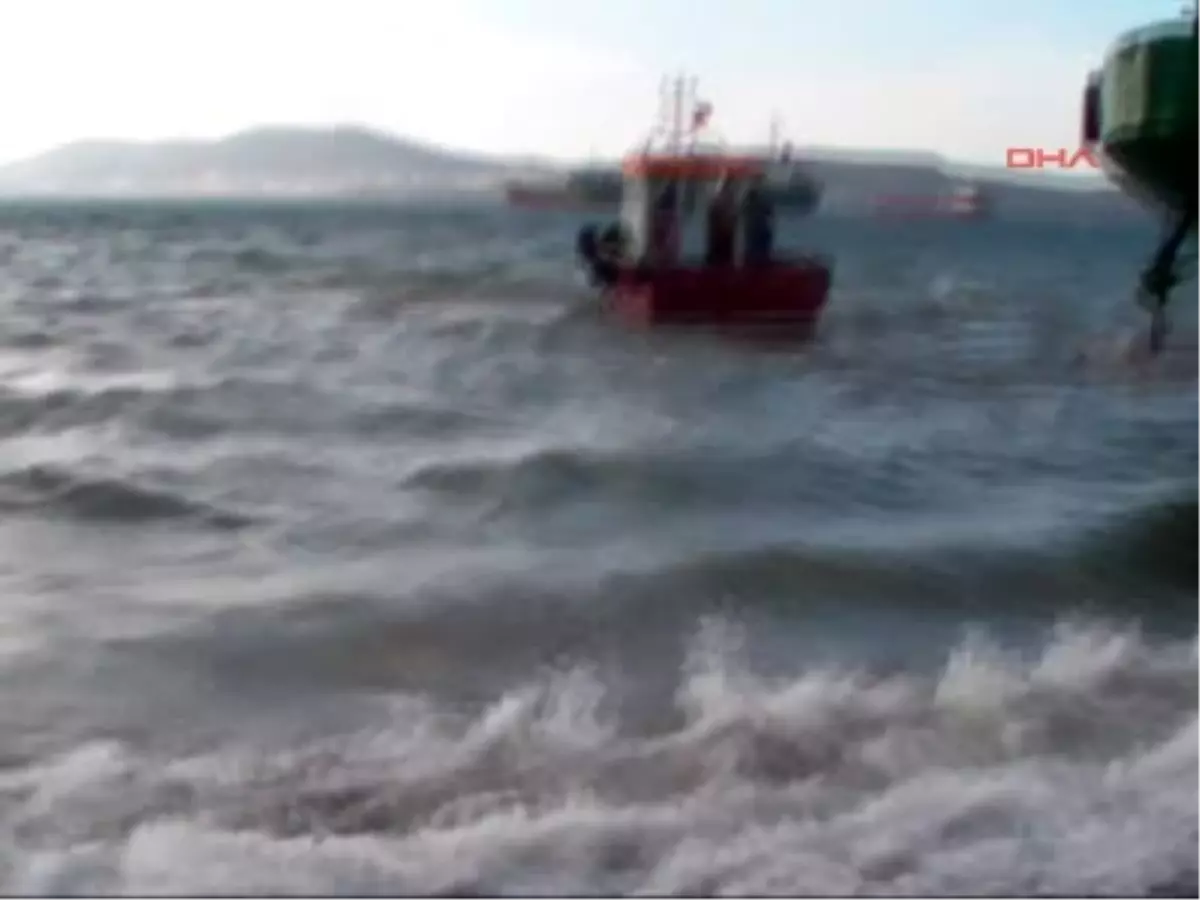 İzmir Aliağa Karaya Oturan Gemi Kurtarıldı