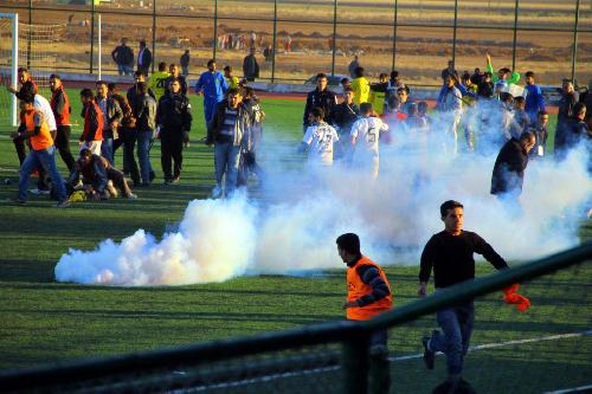 Yeşil Sahada Gaz Bombası
