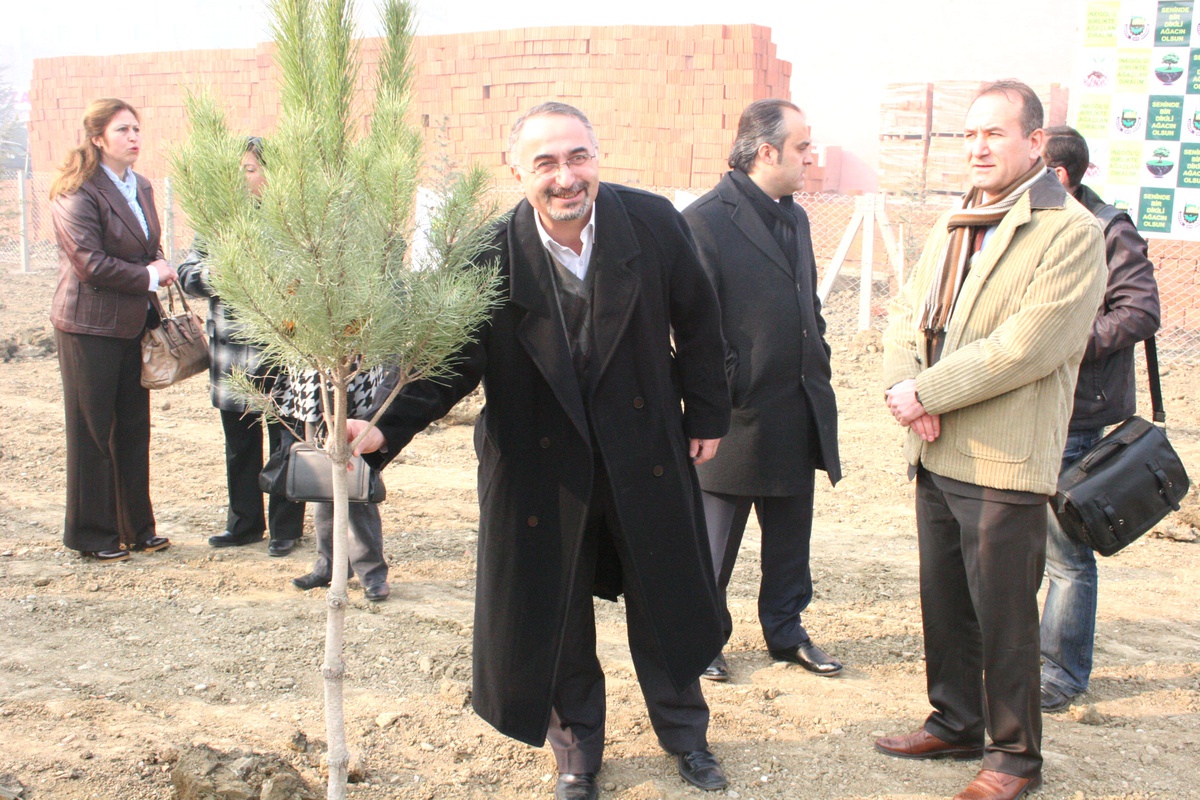 Ağaçlandırma Projesi'ne 58 Fidanla Destek