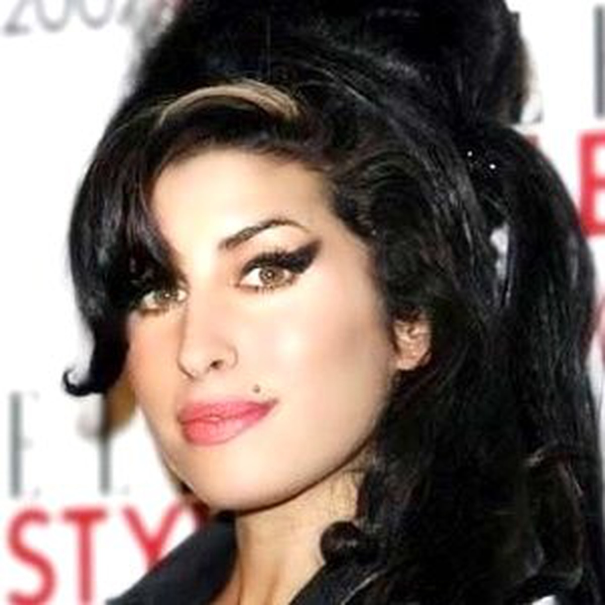 Amy Winehouse'un Albümü 70 Bin Sattı