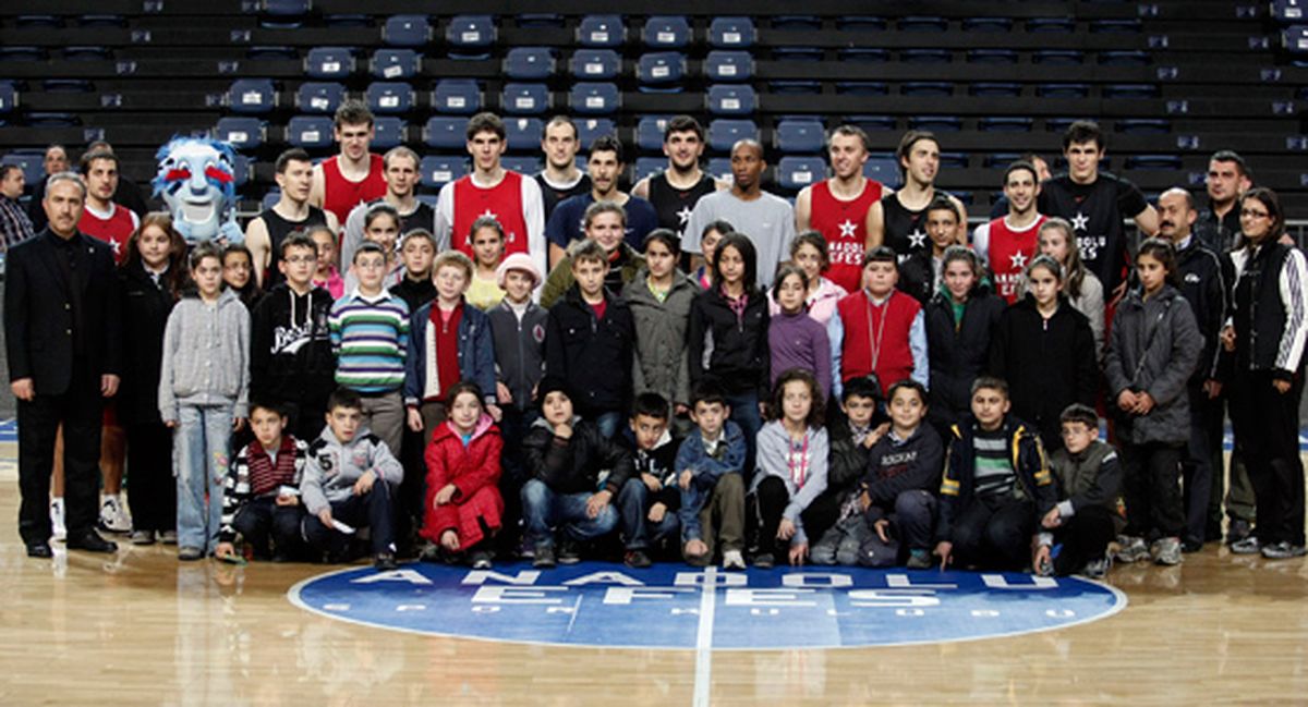 Anadolu Efes Kastamonulu Çocukları Ağırladı
