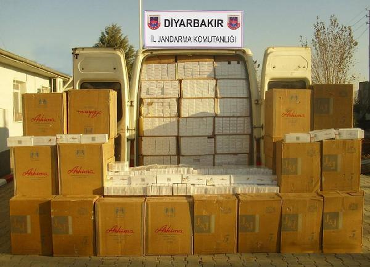 Diyarbakır'da Esrar ve Kaçak Sigara Operasyonu