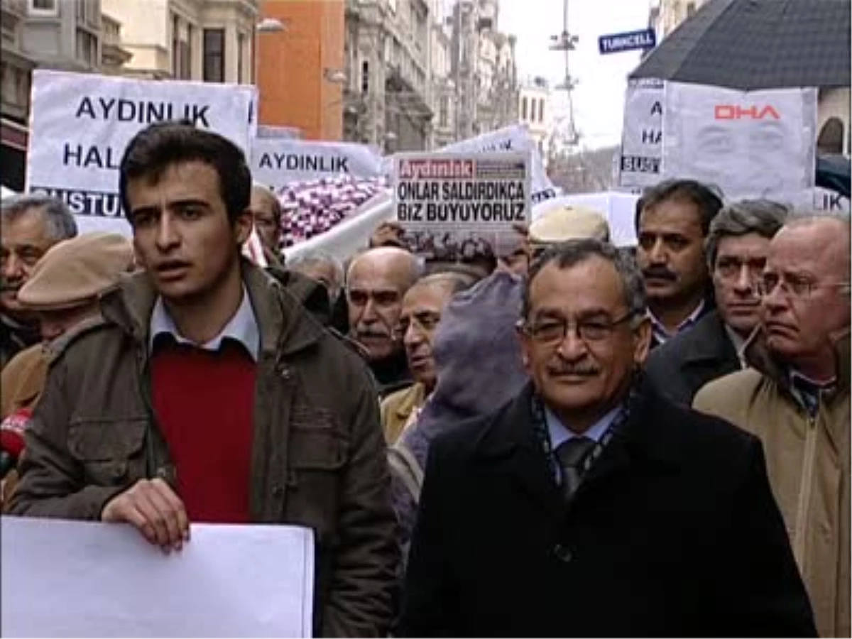 Gazeteciler Sabuncu\'nun Gözaltına Alınmasını Protesto Etti