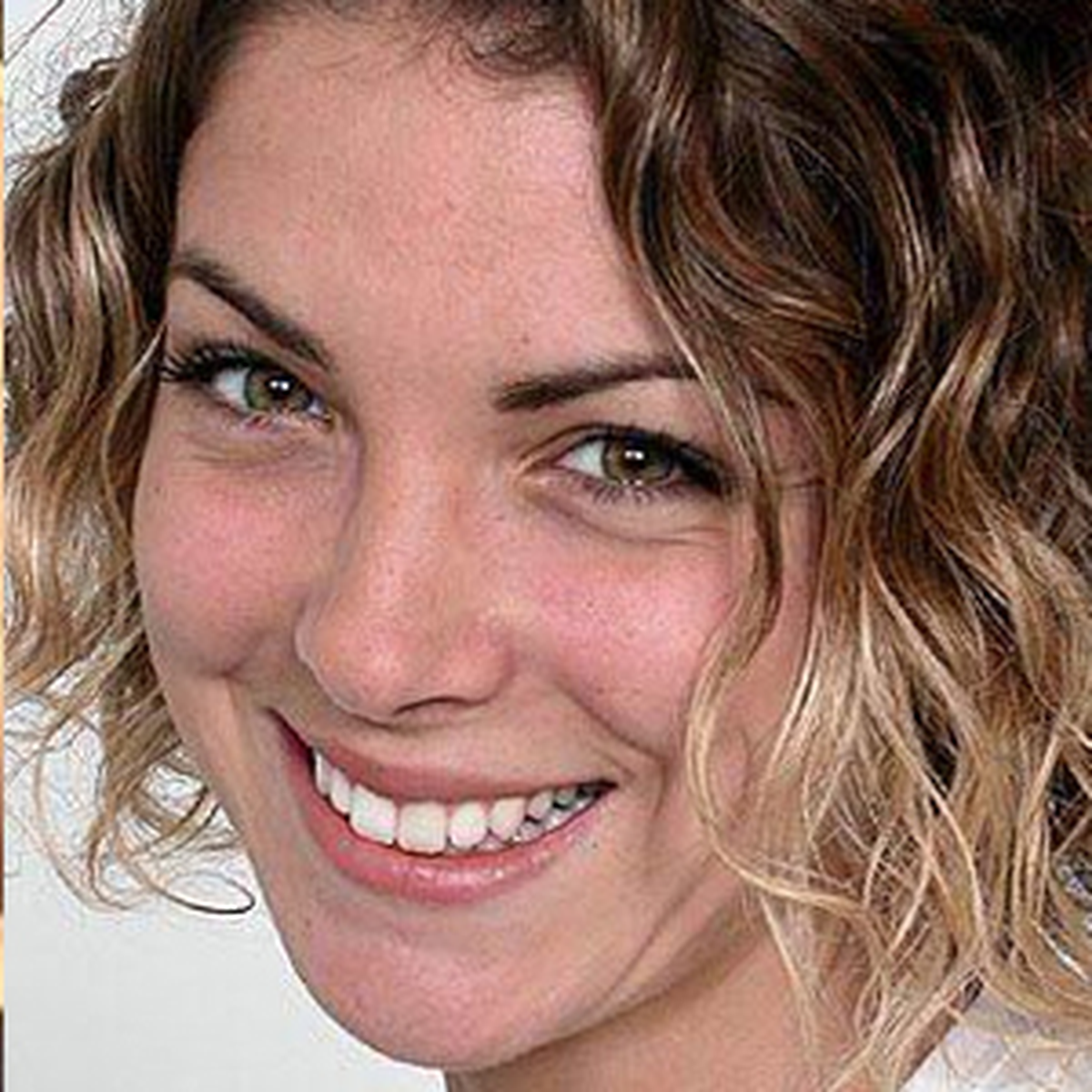 Özge Özberk 6 Yıl Sonra Sahnede