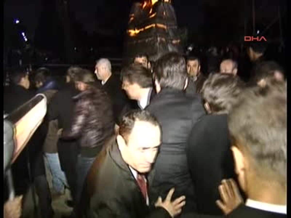 Bakan Bağış'a Yumurtalı Protesto