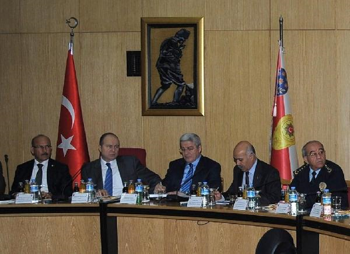 Depremlerin Vurduğu Van'da Polisin Görev Süresi 3 Yıla İndi