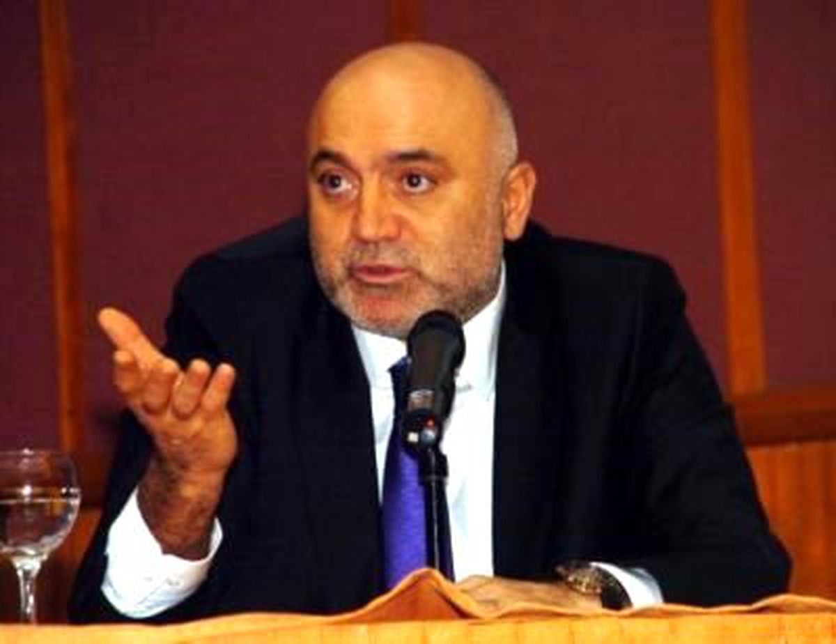 Hikmet Karaman: Yasayı Çıkaran da Yazan da Aptalmış