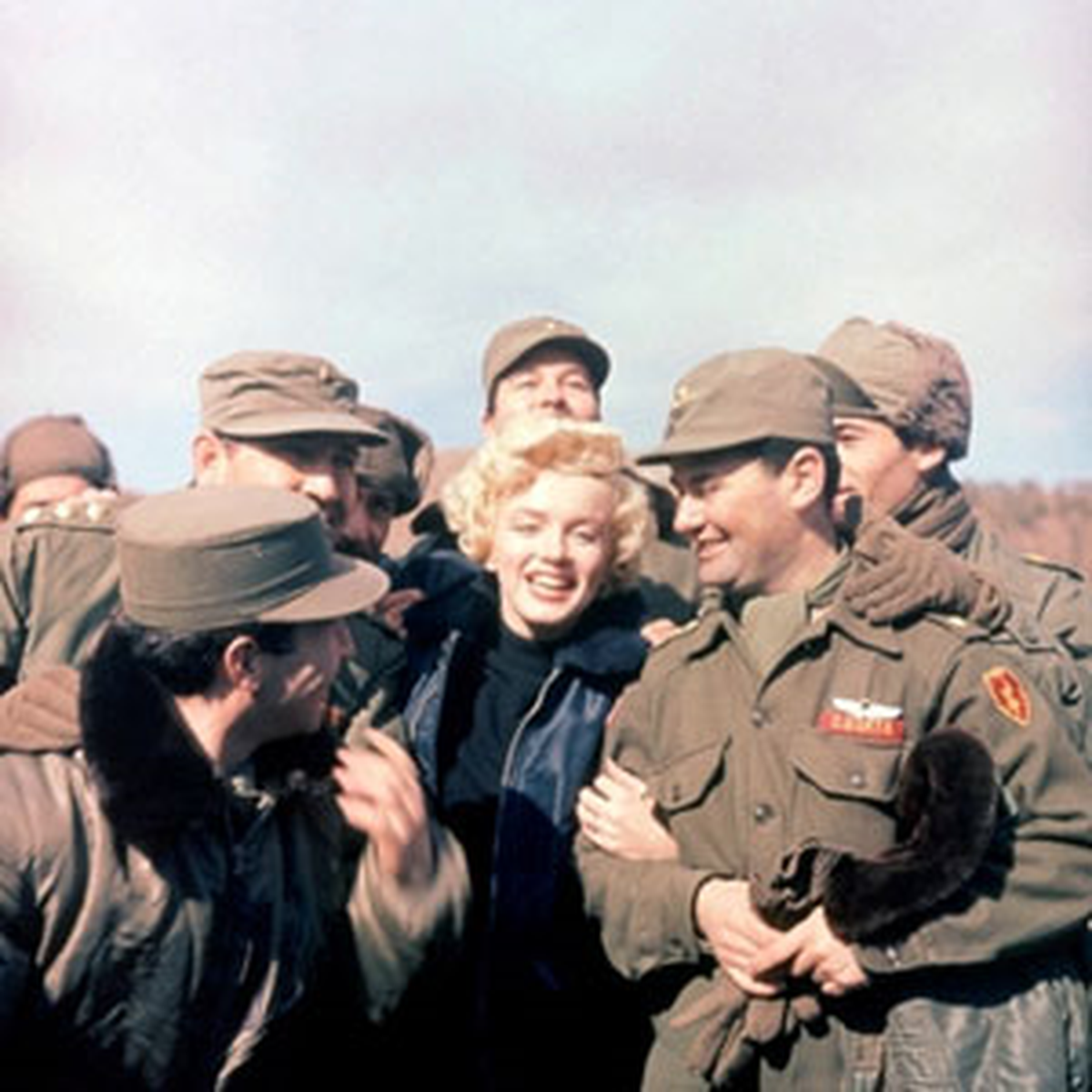 Türk Askerine 'Sarışın' Moral