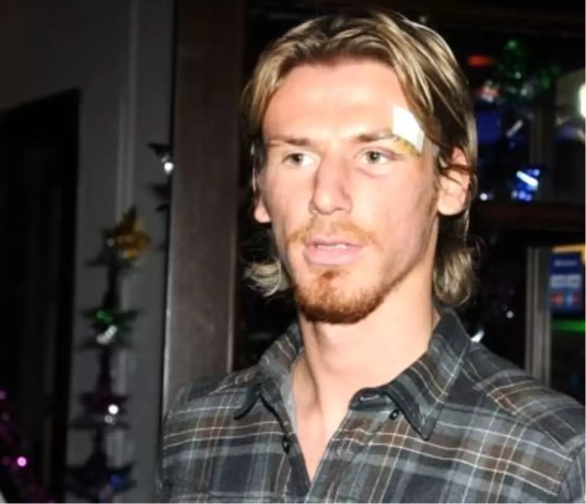 Ehliyetsiz Bursasporlu Serdar\'ın Şoförlüğünü Ağabeyi Yapıyor