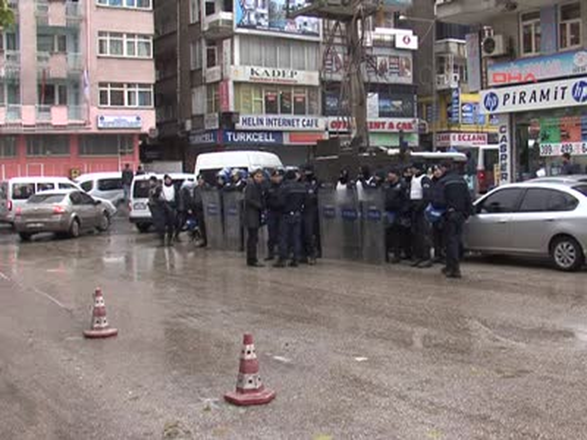 İhd Diyarbakır Şubesitürkiye'de Hala Demokratik ve Özgür Yaşanacak Bir Ortam Yok