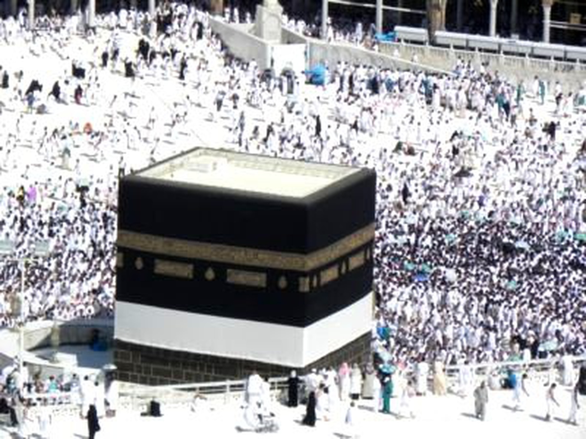 Kabe Gül Suyu ve Zemzem ile Yıkandı
