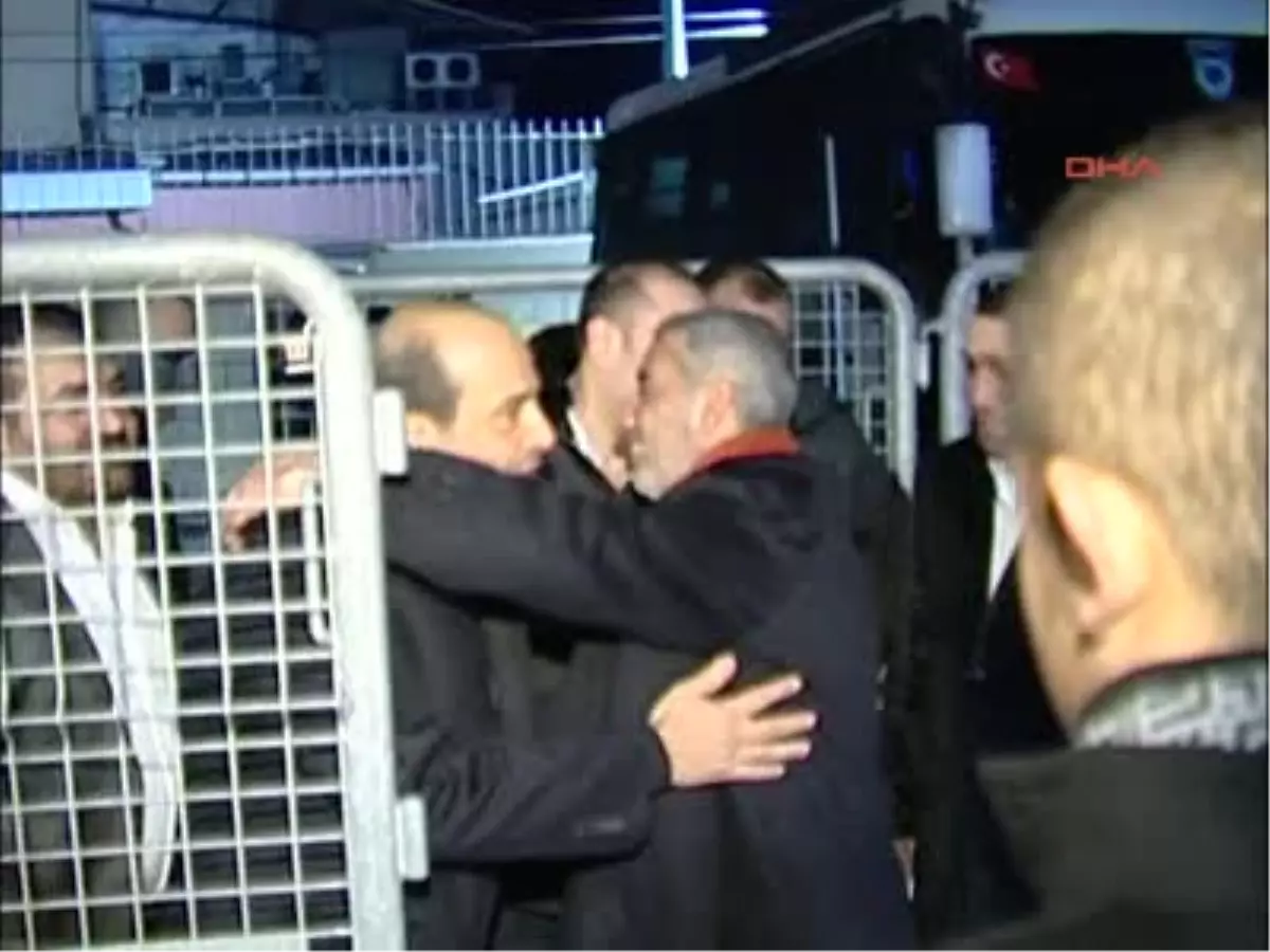 \'karagümrük\' Soruşturmasında 4 Tutuklama \'karagümrük Çetesi\' Soruşturması Kapsamında Mahkemeye Sevk Edilen 7 Kişiden 4\'ü Tutuklanarak Cezaevine Gönderildi.