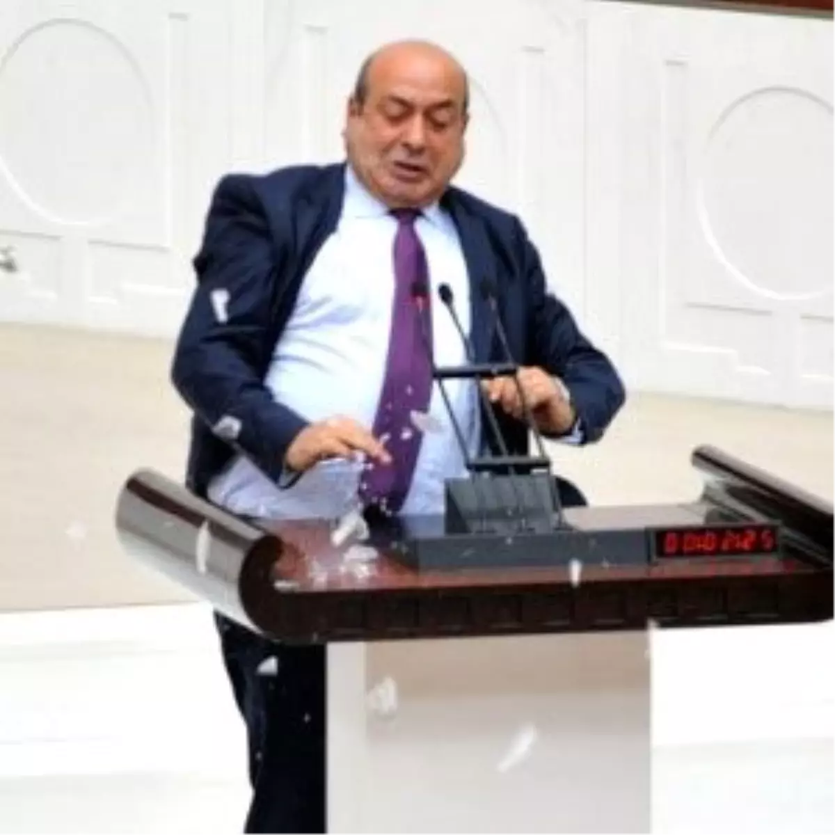 Meclis\'te Bardak Kırdıran Tartışmanın Tutanakları