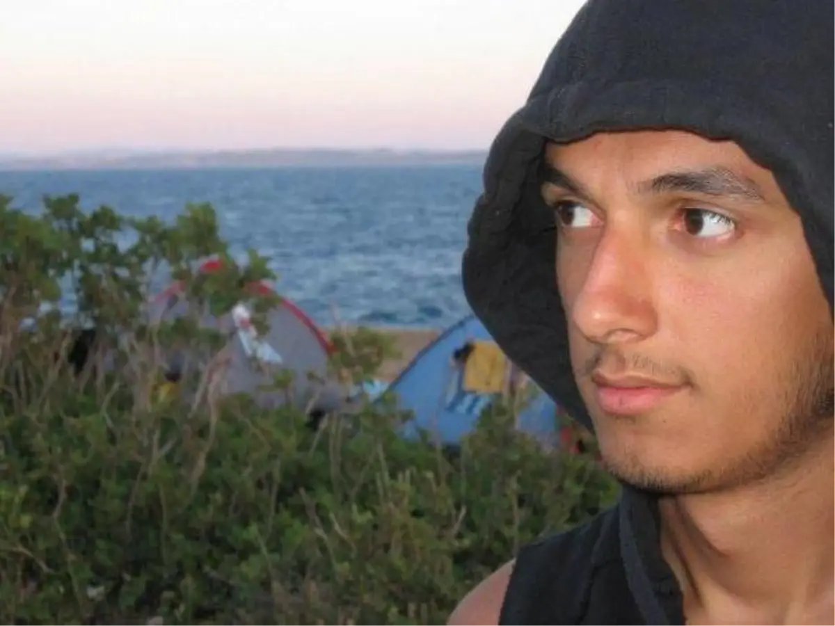 Şehit Asteğmen Soyuer\'in Ailesi Acı Haberi Telefonda Öğrendi