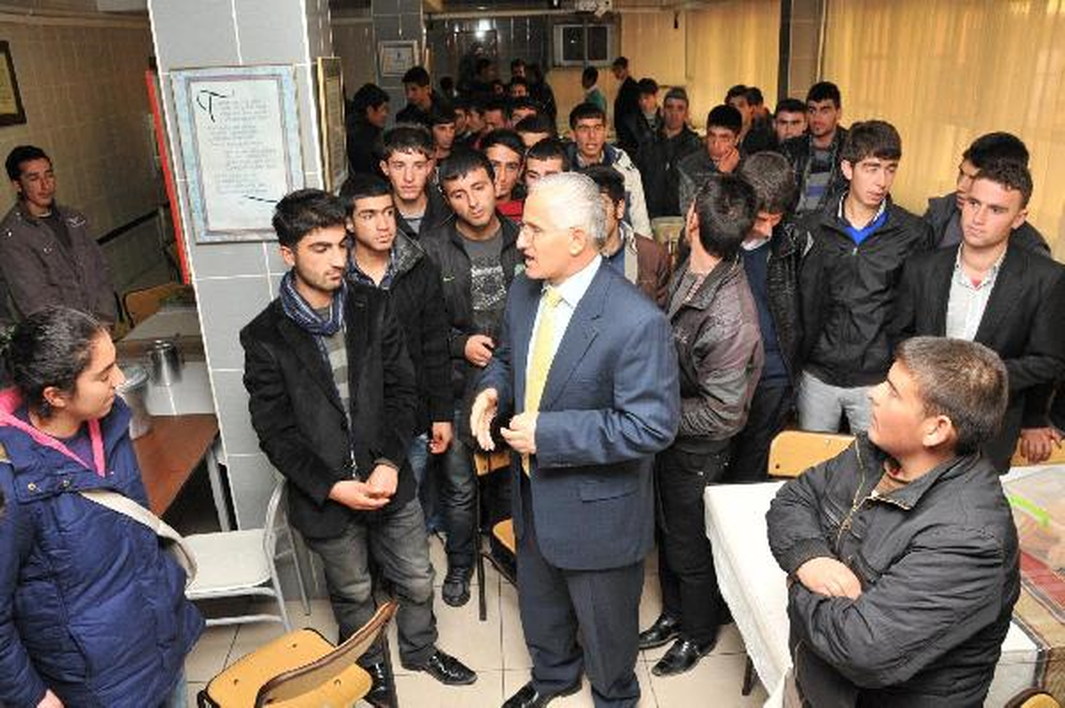 Vanlı Depremzede Liseliler Denizli'de Yeni Okullarında