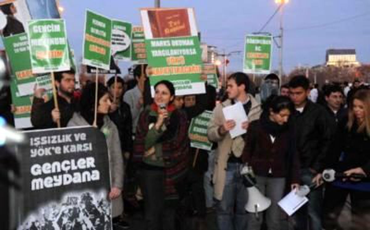 YÖK'ü Protesto Ettiler