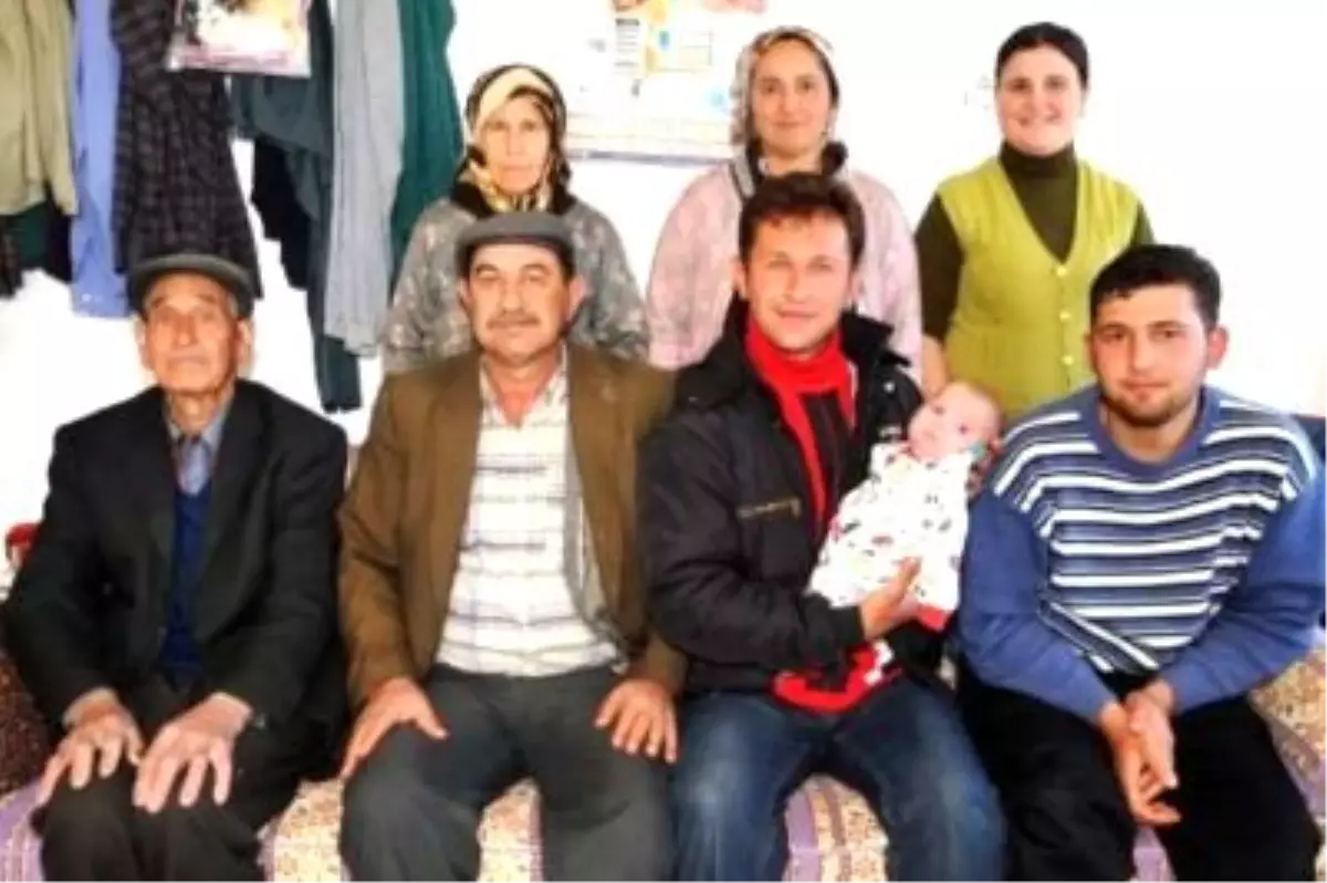 34 Yaşında Dede Oldu, 5 Nesil Birarada Yaşıyor