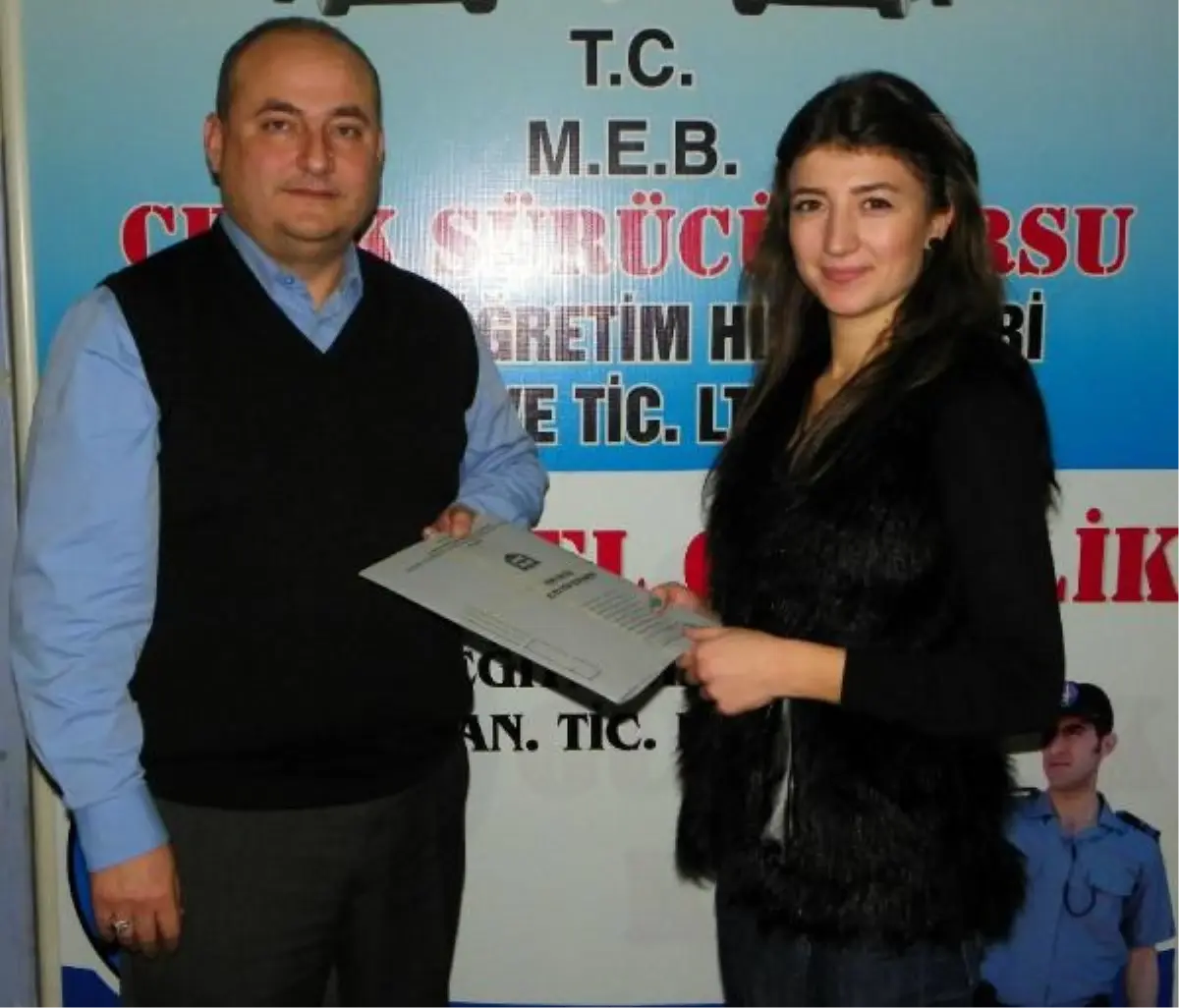 Ehliyet Sınavından 100 Aldı, Altınla Ödüllendirildi