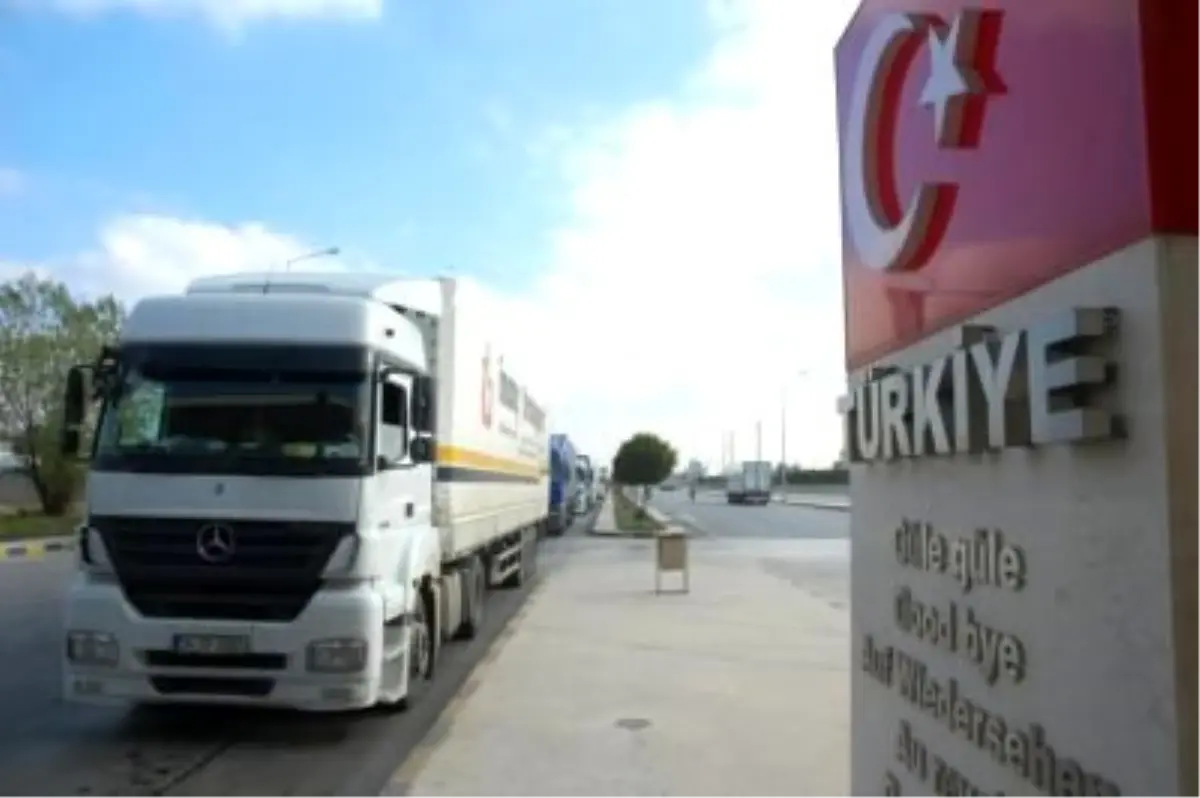 Kapıkule\'de 10 Kilometre Tır Kuyruğu