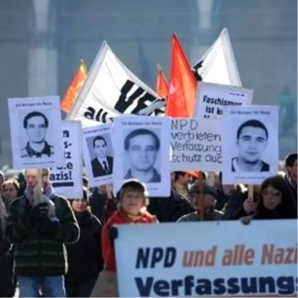 Nürnberg 'de Neonazilere Karşı Işık Zinciri Oluşturuldu
