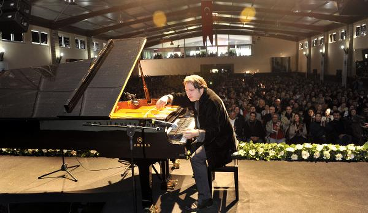 Piyanist Fazıl Say, Manejde Konser Verdi