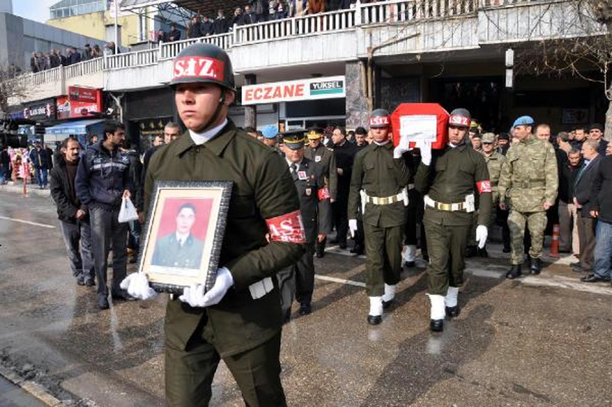 Şehit Astsubay Gözyaşları Arasında Toprağa Verildi